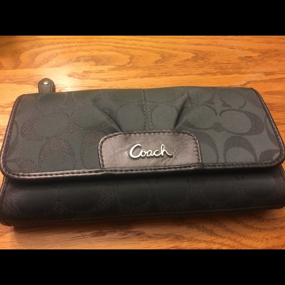 Coach wallet, excellent condition!